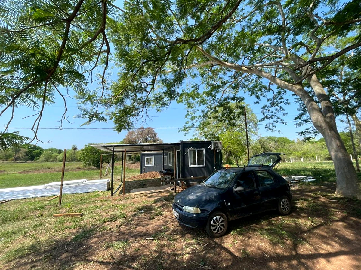 Rancho em construção na área do Pira Kuá